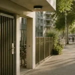 Montpellier Alco : hall d’immeuble et portail, trottoir