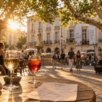 Place des beaux arts Montpellier à la golden hour, terrasse et façades